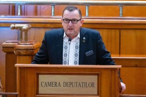 Deputatul Călin-Gheorghe Matieș vorbind de la tribuna Parlamentului României la Camera Deputaților