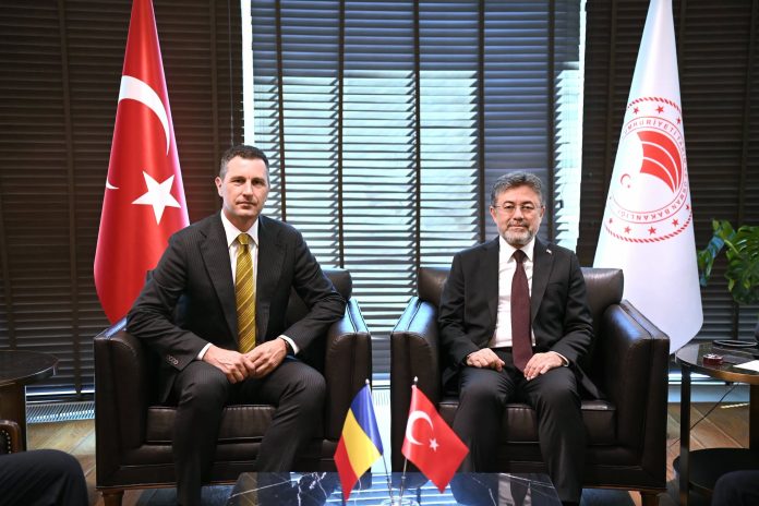 Viceprim-ministrul Tanczos Barna si ministrul turc al Agriculturii Ibrahim Yumakli la Ankara