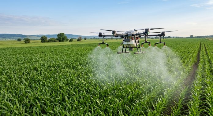 Drone agricole profesionale folosite pentru pulverizarea de tratamente fitosanitare pe culturile din România