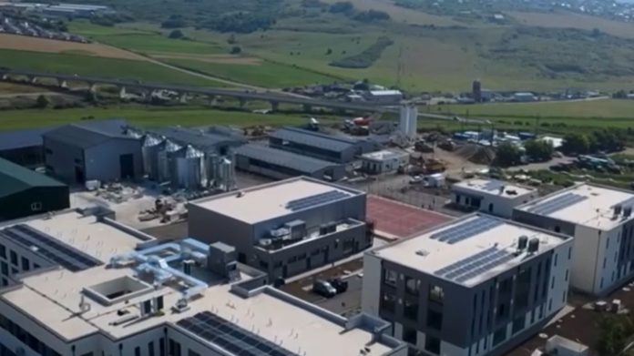 Vedere aeriană din dronă cu șantierul finalizat al Campusului Agritech Iași din zona Ezăreni