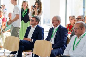 Participanți la conferința de finalizare a campusului de învățământ dual AGRITECH de la USV Iași