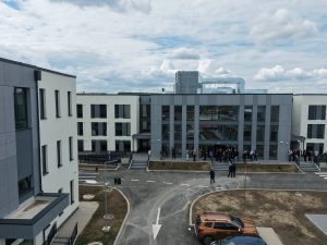 Vedere aeriană cu clădirile moderne ale campusului profesional integrat AGRITECH de la Ezăreni Iași