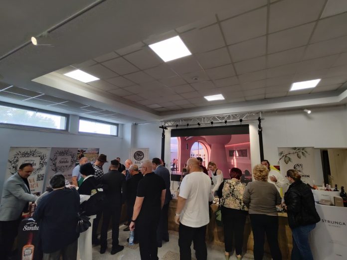 Producători locali din Iași expunând preparate artizanale și produse ecologice la Gala Turismului de la Vaslui