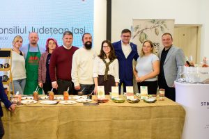 Producători locali din Iași alături de președintele Consiliului Județean Iași, Costel Alexe, la Gala Turismului din Vaslui